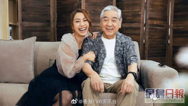77歲秦沛返加拿大小休被捕獲!一頭白髮煞氣激減變慈祥老人