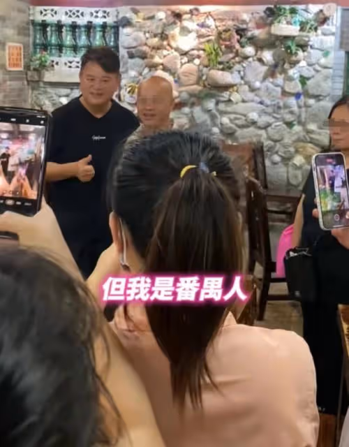 港星陳百祥回內地老家!吃路邊攤被粉絲包圍合影,贊家鄉一日千里