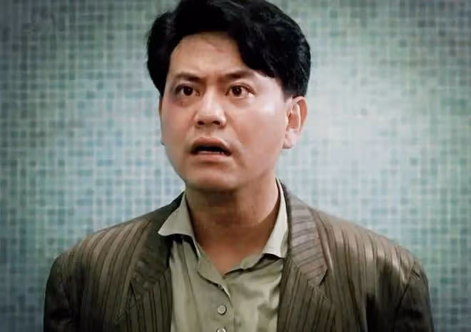 港星陳百祥回內地老家!吃路邊攤被粉絲包圍合影,贊家鄉一日千里