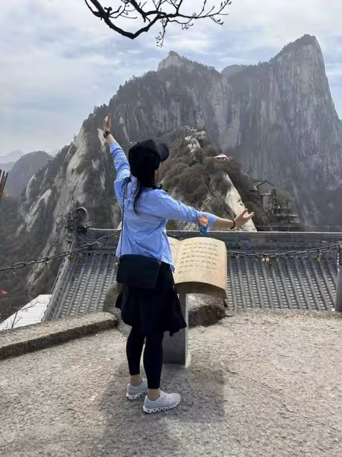 郭晶晶曬和仨孩游西安,兄妹三人很默契,倆女兒穿漢服似大家閨秀