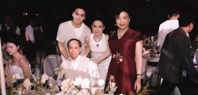 何超蓮罕曬婚禮細節!直言賭王以另外方式參與,88歲舅父專程趕往