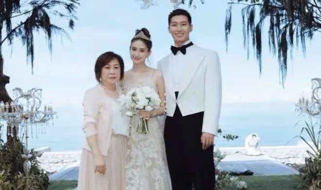 何超蓮罕曬婚禮細節!直言賭王以另外方式參與,88歲舅父專程趕往