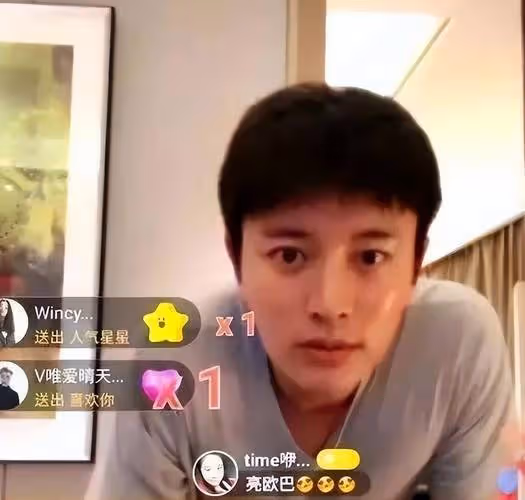 賈乃亮被偶遇,穿10厘米增高鞋腿長胳膊短,為身高180的人設好辛苦