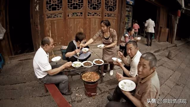 老家拆遷分了四套房,我一套沒要,老婆不僅沒鬧還誇我做得對