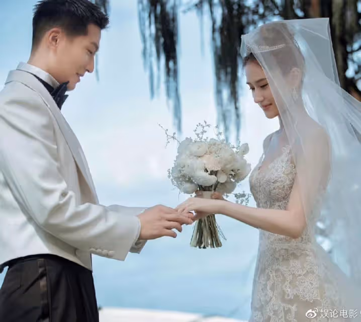 竇驍何超蓮婚房價值8個億?網友:竇驍的票房加起來還沒有這個數