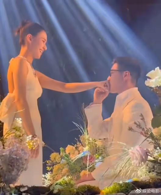 竇驍何超蓮婚房價值8個億?網友:竇驍的票房加起來還沒有這個數