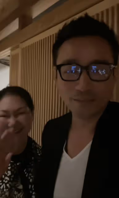 汪小菲回台為9歲女兒慶生，主動與S媽合影叫丈母娘，兒子帥氣出鏡