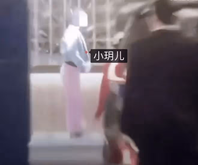 汪小菲回台為9歲女兒慶生,主動與S媽合影叫丈母娘,兒子帥氣出鏡
