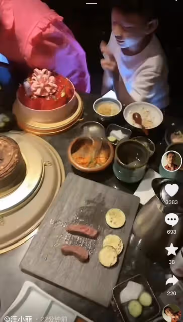 汪小菲緊摟S媽為女兒慶生,小玥兒氣質像大S,兒子超拘謹顯陌生