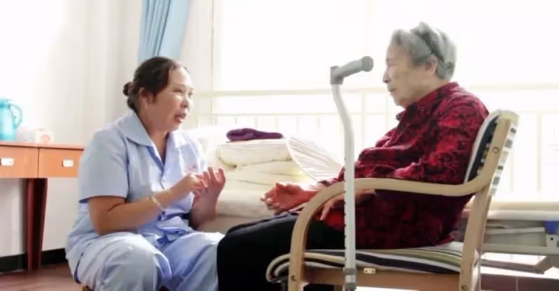 沒有一個人願意！我60歲「去照顧82歲姐姐5天」被折騰得不輕　終於知道為什麼「兒女都不孝順」真的受不了