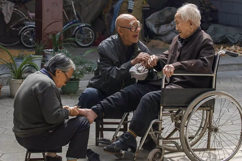 沒有一個人願意！我60歲「去照顧82歲姐姐5天」被折騰得不輕　終於知道為什麼「兒女都不孝順」真的受不了