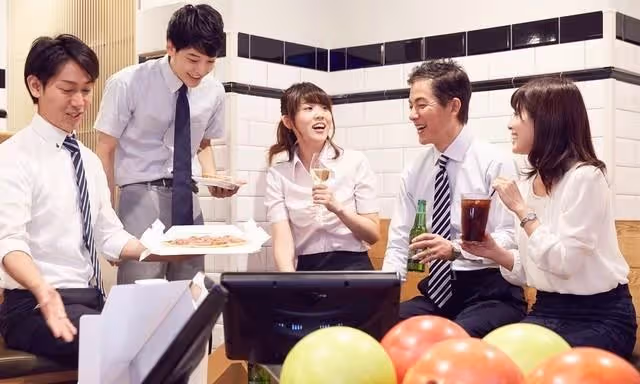 同學聚會「1頓飯吃了8萬塊」!請客的同學中途結賬走了 散場時服務員問「誰結賬?」同學們瞬間翻臉了