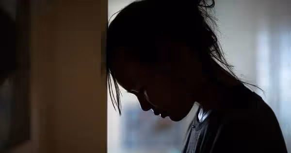 男友帶我回老家談婚事,公公端上來一盆魚湯,我一腳把飯桌給踢翻轉身就走!
