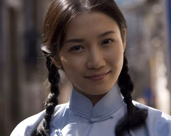 楊爍演員妻子帶女兒拍寫真!6歲愛女穿古裝酒窩搶鏡,越來越像爸