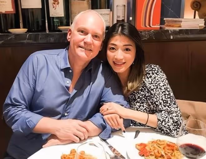 港姐亞軍宣布二胎得子!大24歲洋老公白髮蒼蒼,全家合影像三代人