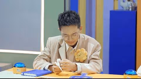 15歲鍾美美崩潰哭訴:特別希望父母離婚,爸爸現在還是我的噩夢
