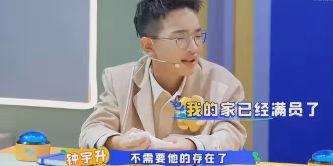 15歲鍾美美崩潰哭訴:特別希望父母離婚,爸爸現在還是我的噩夢