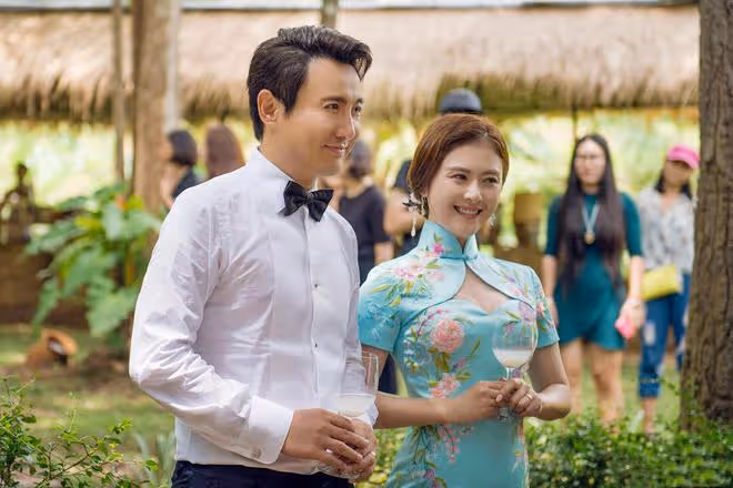 沈騰在日本康復治療,妻子深夜與男性朋友聚餐,身材壯實像女大佬