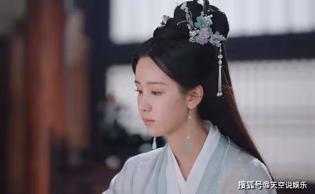 《長月燼明》葉冰裳黑化後，祖母為何轉性了？並非良心發現而是怕了