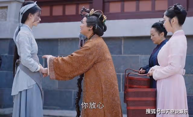 《長月燼明》葉冰裳黑化後，祖母為何轉性了？並非良心發現而是怕了