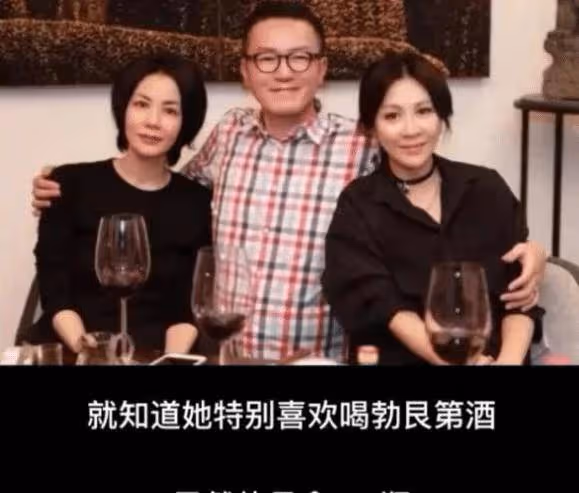 52歲王菲近照曝光？身材暴瘦顯蒼老，點8瓶紅酒霸氣十足