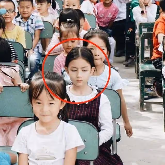 小學女生長得酷似迪麗熱巴,新疆小姑娘驚艷大眾:真正的天生麗質