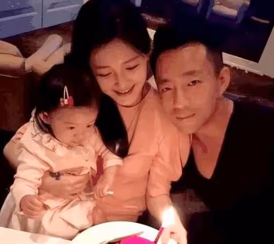大小S缺席！汪小菲回台給女兒過生日，親切地稱呼黃春梅為丈母娘