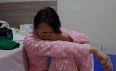 5歲女兒說半夜睡覺有人壓她,父親裝了監控,看到視頻跪倒在地