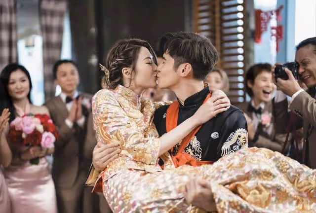 恭喜!香港知名女星今日大婚,帥哥新郎穿美少女制服跳韓舞接親