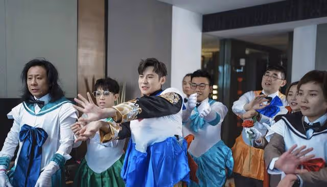 恭喜!香港知名女星今日大婚,帥哥新郎穿美少女制服跳韓舞接親