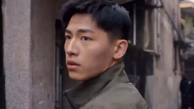 又有兩部新劇撞檔來襲,聚焦熱門題材,你打算追哪一部