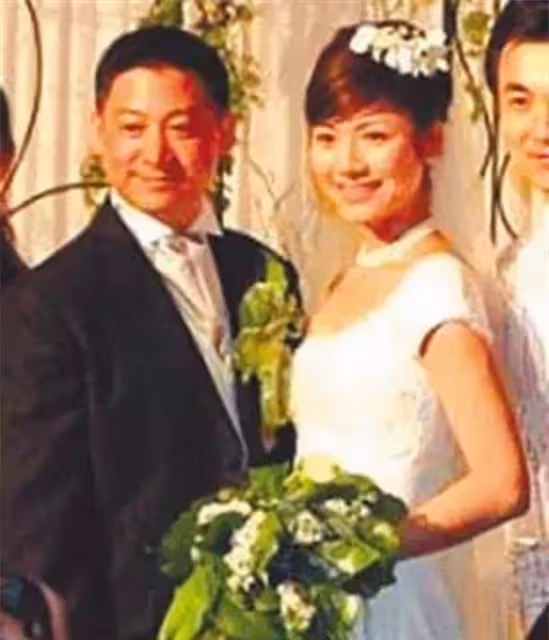 知名主持人吉雪萍現身,轉行做教育成女強人,47歲皮膚緊緻保養好