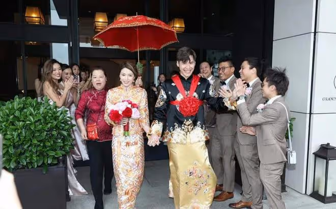 玉女歌手連詩雅大婚!七對龍鳳鐲嫁妝太耀眼,楊受成隨六位數紅包
