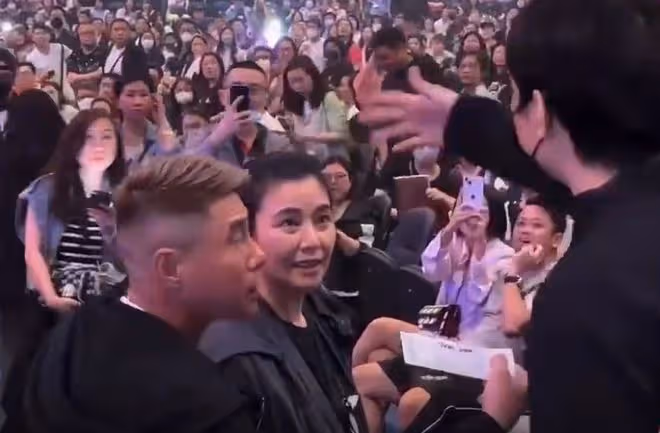 真把自己當中國人?鄭伊健開演唱會,老婆蒙嘉慧發言全程只講日語