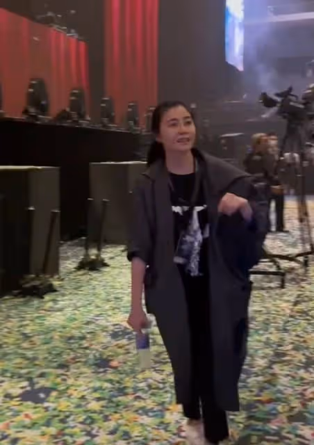 真把自己當中國人?鄭伊健開演唱會,老婆蒙嘉慧發言全程只講日語