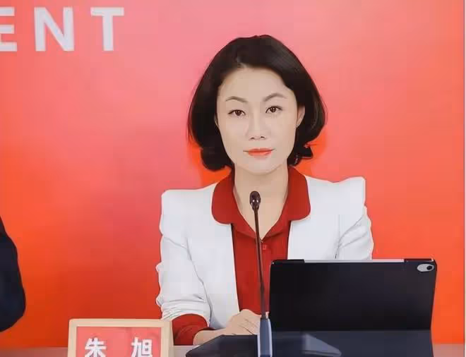 萬科金牌女秘書朱旭:年薪849萬,年終獎1000萬,如今47歲仍未婚