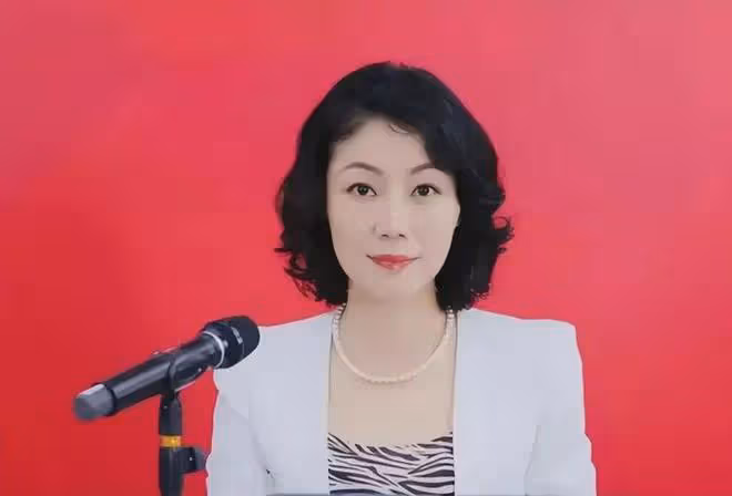 萬科金牌女秘書朱旭:年薪849萬,年終獎1000萬,如今47歲仍未婚