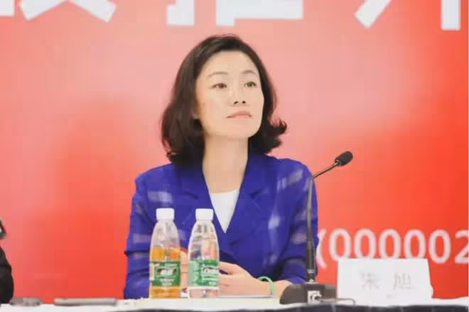 萬科金牌女秘書朱旭:年薪849萬,年終獎1000萬,如今47歲仍未婚