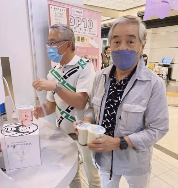 77歲知名港星近況曝光!加拿大買酸奶被偶遇,自曝無退圈打算
