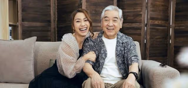 77歲知名港星近況曝光!加拿大買酸奶被偶遇,自曝無退圈打算
