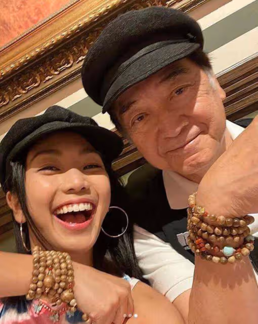 77歲知名港星近況曝光!加拿大買酸奶被偶遇,自曝無退圈打算