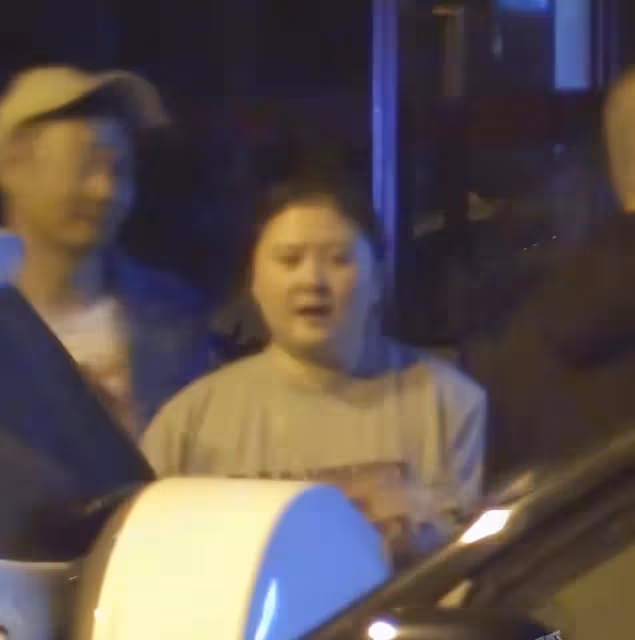 曝沈騰生病停工去日本做康復,妻子疑飆至180斤,和男友人聚餐