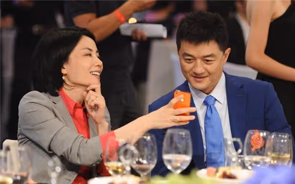 頂替王菲？李亞鵬回憶嫣然基金痛哭流涕，海哈金喜卻笑嘻嘻惹爭議