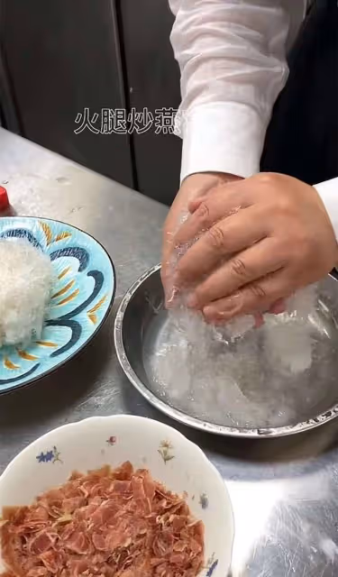 內地千萬網紅宴請林子祥夫婦!燕窩龍蝦隨便吃,葉倩文舉手機狂拍