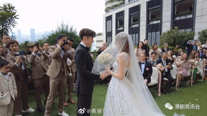 陳家樂連詩雅結婚丨陳家樂大膽笑老婆好蠢 哽咽唱冧歌狂走音 司儀Bob苦勸
