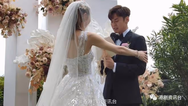 陳家樂連詩雅結婚丨陳家樂大膽笑老婆好蠢 哽咽唱冧歌狂走音 司儀Bob苦勸