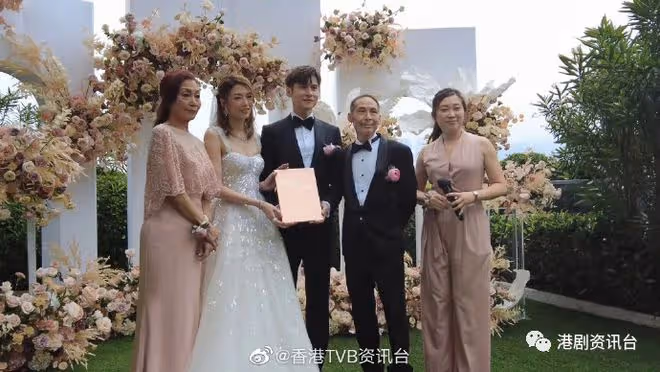 陳家樂連詩雅結婚丨陳家樂大膽笑老婆好蠢 哽咽唱冧歌狂走音 司儀Bob苦勸