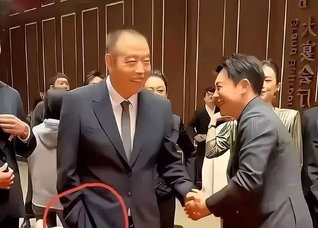 陳凱歌和張頌文握手:這個小細節被罵上熱搜,是網友玻璃心了嗎