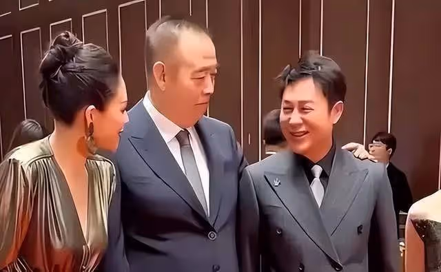 陳凱歌和張頌文握手:這個小細節被罵上熱搜,是網友玻璃心了嗎