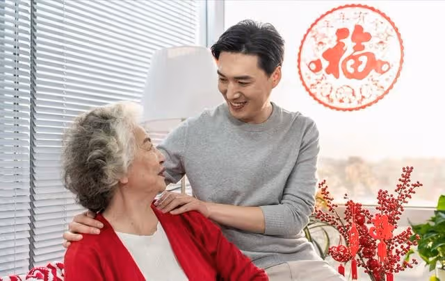 弟媳再婚拋棄兒子,我把侄子供到博士,如今弟媳找上門:這是我兒